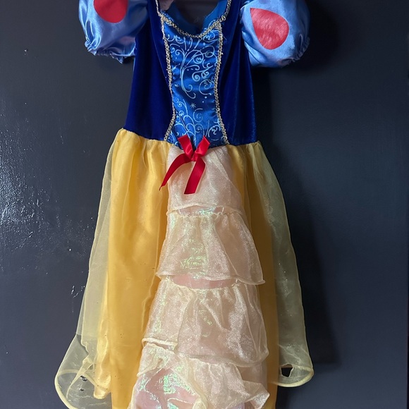 Disney Snow White Costume see pictures - Picture 1 of 3